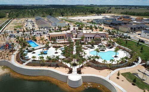 Solara Resort - 1568 Carey Palm Circle