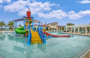 Resortwoning, 5 slaapkamers | Kinderzwembad | Een buitenzwembad