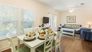 Resortwoning, 4 slaapkamers | Dineren op de kamer