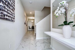 联排别墅, 4 间卧室 | 4 多间卧室、熨斗/熨衣板、免费 WiFi、床单