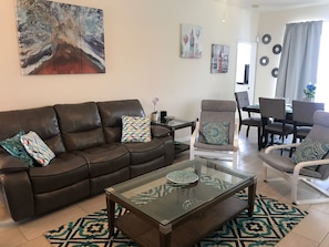 Casa, 4 habitaciones | Área de sala de estar