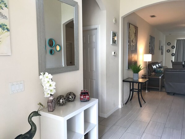 House, 4 Bedrooms | Living area