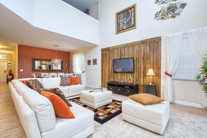 Villa, 5 Bedrooms | Living area