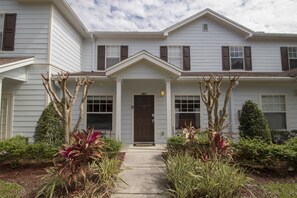 Townhouse, 3 kamar tidur | Bagian depan properti