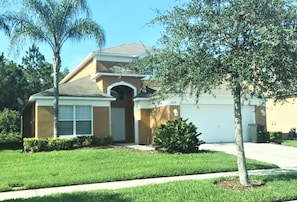 House, 5 Bedrooms | Front of property