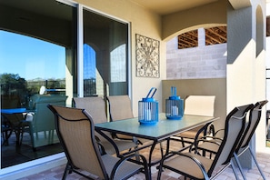 House, 5 Bedrooms | Balcony