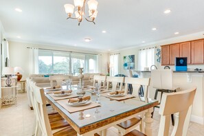 House, 5 Bedrooms | In-room dining