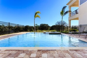 Maison, 5 chambres | Piscine extérieure
