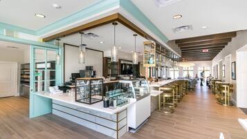 Townhome, 4 Bedrooms | Cafe