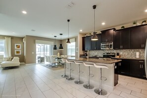 Villa, 6 Bedrooms | Private kitchen