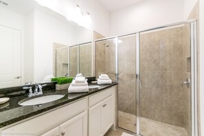 Casa geminada, 4 quartos | Chuveiro