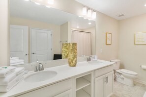 Bathroom - Storey Lake - 4751 Clock Tower Drive (Kissimmee)