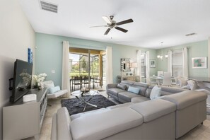 Villa, 6 Bedrooms | Living area