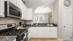 Villa, 6 Bedrooms | Private kitchen - Solterra - 5291 Wildwood Way (Davenport)