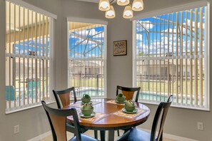 Maison, 4 chambres | Restauration dans la chambre