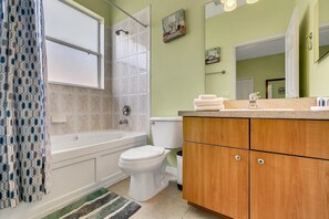 House, 4 Bedrooms | Bathroom