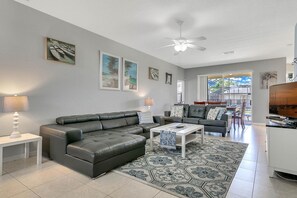 Maison, 4 chambres | Coin séjour