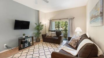 Apartment, 3 Bedrooms | Living area