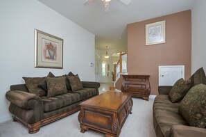 Room - Vistapark Resort - 330 Vista View Drive (Davenport)