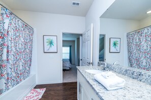 Bathroom - Lucaya Village - 9006 Shine Drive (Kissimmee)