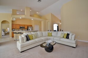 Villa, 5 habitaciones | Área de sala de estar