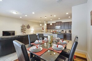 Townhome, 4 Bedrooms | In-room dining