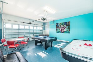 Vila, várias camas | Sala de jogos