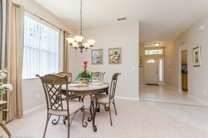 Villa, 5 Bedrooms | In-room dining