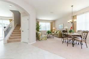 5 bedrooms - Highlands Reserve Golf & Country Club - 434 Gleneagles Drive (Davenport)