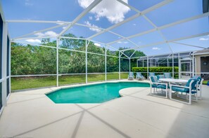 Outdoor pool - Highlands Reserve Golf & Country Club - 434 Gleneagles Drive (Davenport)