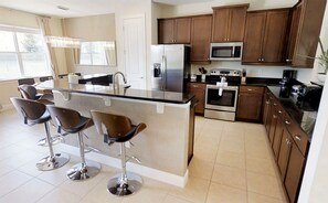 House, 6 Bedrooms | Private kitchen