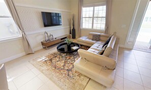 House, 6 Bedrooms | Living area
