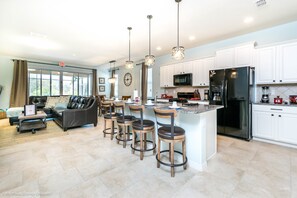 Townhome, 5 Bedrooms | Private kitchen