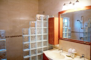 Vila, 3 quartos | Pia do banheiro