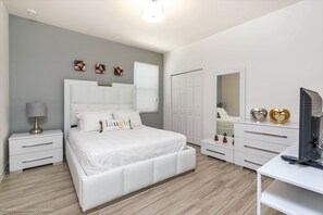 Villa, Multiple Beds | 10 bedrooms - Solterra - 7008 Oakwood Street (Davenport)