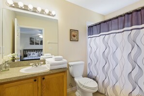Townhome, 3 Bedrooms | Bathroom - Emerald Island Resort - 2756 Sun Key Place (Kissimmee)