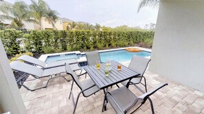 บ้านพัก, หลายเตียง | สระว่ายน้ำกลางแจ้ง