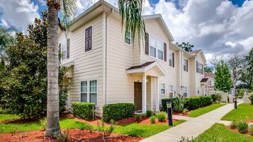 Townhome, 4 Bedrooms | Front of property