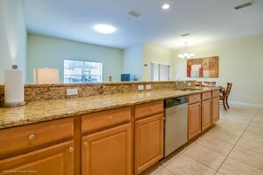 Townhome - 4 sovrum | Eget kök | Mikrovågsugn, ugn, spishäll och diskmaskin