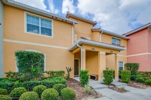 Townhome, 4 Bedrooms | Front of property