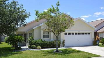 Villa, 4 Bedrooms | Front of property