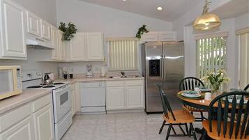 Villa, 4 Bedrooms | Private kitchen