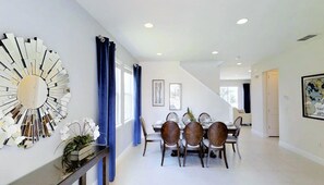 House, 6 Bedrooms | In-room dining