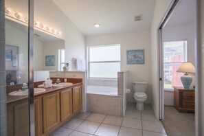 Bathroom - Pinewood Country Estates - 118 Wall Ave (Davenport)