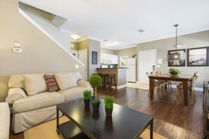 Casa adosada, 4 habitaciones | Zona de estar