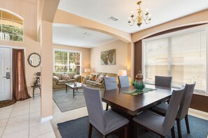 Huis, 6 slaapkamers | Dineren in de kamer