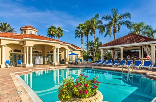 Huis, 6 slaapkamers | Buitenzwembad | Een buitenzwembad