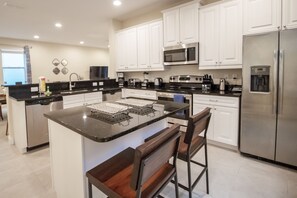 House, 6 Bedrooms | Private kitchen