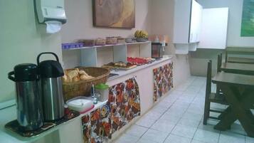 Café da manhã continental grátis todos os dias