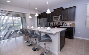 Condo, 5 habitaciones, alberca privada | Cocina privada | Refrigerador con congelador, microondas, horno y parrilla de estufa